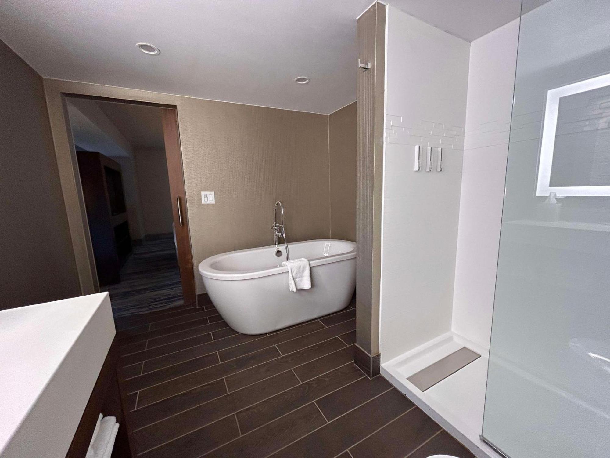 Skyline Hotel Detroit Airport, Surestay Collection By Best Western Romulus Exterior foto